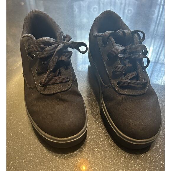Heelys Launch 20 Skate Shoe Wheeled Sneakers Youth Size 6 Black Canvas - Picture 1 of 3